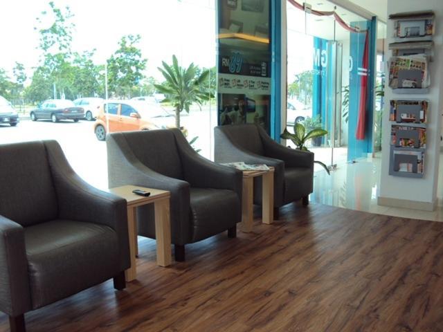 Gm City Hotel Кланг Екстериор снимка